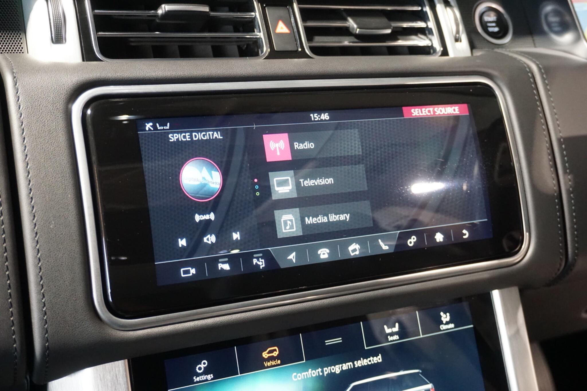 Land Rover Range Rover 2.0 P400e 13.1kWh Autobiography SUV 5dr Petrol Plug-in Hybrid Auto 4WD Euro 6 (s/s) (404 ps)